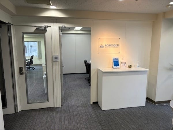 会社のエントランスです。毎日、多くの海外の方が訪問されます。