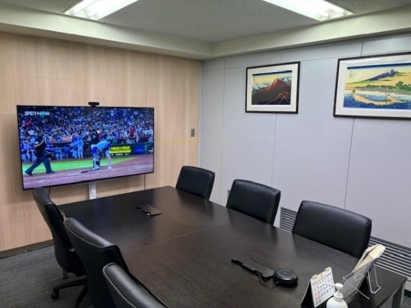 応接室２。ランチタイムはここでお弁当を食べることが多いです。