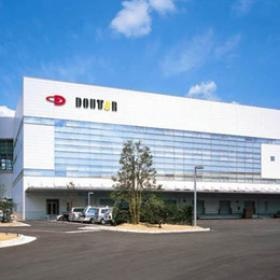 焙煎から包装、梱包を担っています工場です。（写真は関西工場）