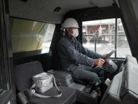 砕石工場内重ダンプ内