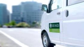 営業車に乗ってお客様のところへ