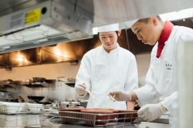 東天紅の中国料理は、日本人の味覚にあった味付け