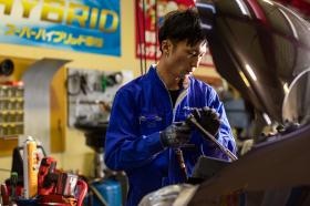 キズやへこみの修理を行う、鈑金塗装館です☆