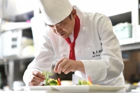 プロの料理人によって一つ一つ丁寧に作られています