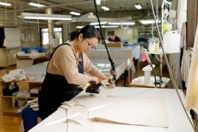 生産部では仕上げも行います。