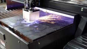 ＡＩ技術搭載大型プラズマ切断機