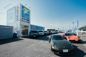 魅力的な車に囲まれた楽しい職場です！