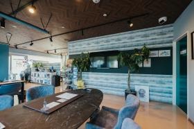 お洒落なカフェの様な店内で落ち着いて商談をして頂けます