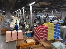 室内空調の他に、機械ごとにスポットクーラーがあります