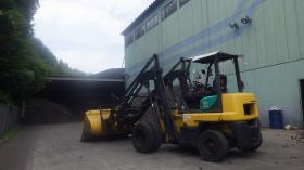 固形燃料置場と重機