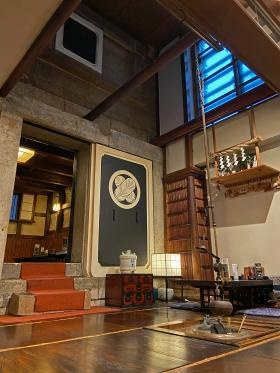 石倉前 囲炉裏の横は人気の席