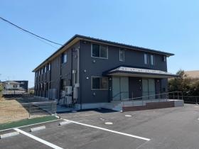 参考：施設外観 ２階建てのホームです。無料駐車場完備