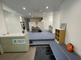 本社エントランス