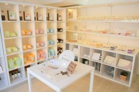 玄関はショップです。