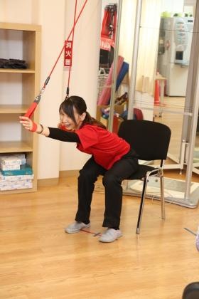 トータルリハセンター レッドコードを使用した運動指導の様子２