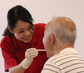 トータルリハセンター 歯科衛生士による業務の様子