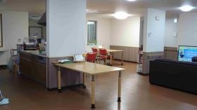 ユニット型特別養護老人ホーム富士見園（内部キッチンまわり）