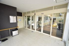 リアルターグループ本社ビル エントランス