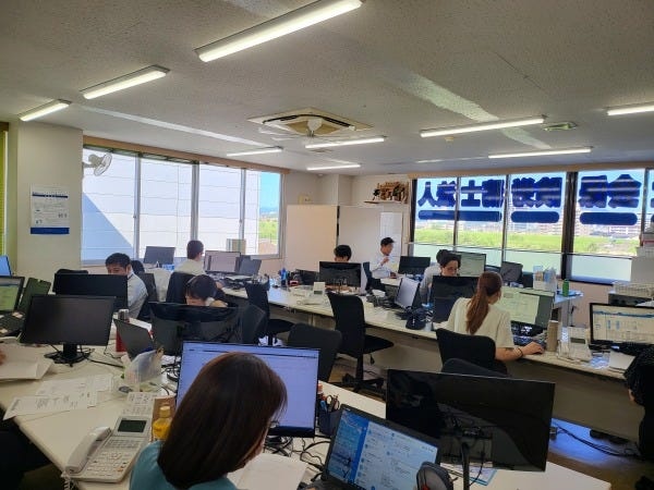 席も近いので、困ったときも聞きやすいです。