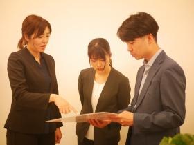 未経験の方には接客の仕方、ＰＣの使い方等丁寧にお教えします。