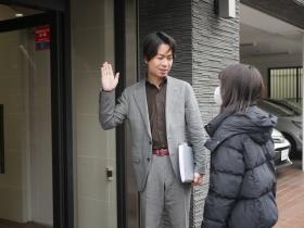 不動産仲介事業ではお客様をご案内していただきます。