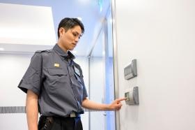 セキュリティスタッフ（機械警備スタッフ）保守点検の様子