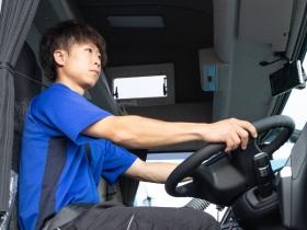 安全装備の充実した新車のトラックを多数導入しています