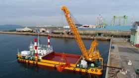 グラブ浚渫船「出雲号」