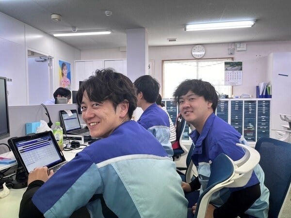 先輩社員同士もとても仲良し。実は全員が中途入社です。あなたもすぐになじめるはずですよ。一同お待ちしています！