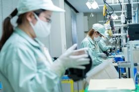 成型、塗装を経た製品をユニット組立します。