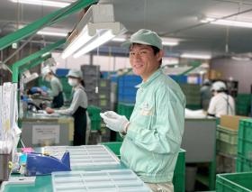 成型した製品に塗装し検査します。