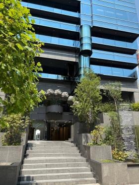 南船場のお洒落なファッションビルにあります