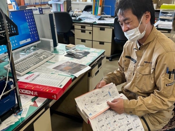 事務所の様子★工場が隣なので時間毎に休憩のチャイムが鳴ります♪