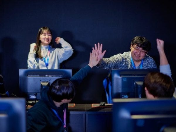《e-sportsサークル》企業・社会人向けリーグへの参戦、企業間eスポーツコミュニティへの参加など、個人ではできない活動が可能