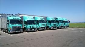 トナン輸送のトラック
