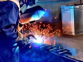 製品製造中（溶接）