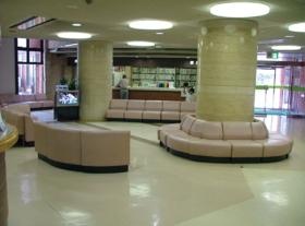 たかの橋中央病院・外来受付ロビーです。