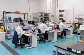 工場内作業：積層