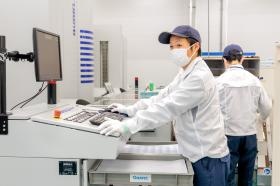 工場内作業：プレス