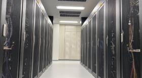 データセンター内サーバー