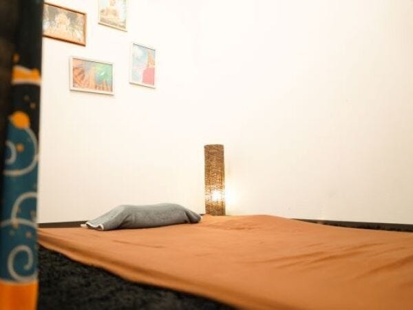 リラックスできる空間で施術を行っています