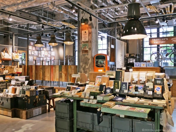 歴史的建造物を活用した複合商業施設「新風館」の中に国内4店舗目としてオープンしたトラベラーズファクトリー京都。