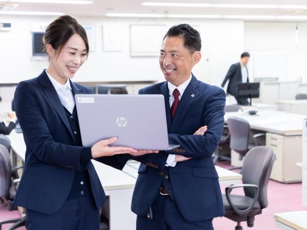 外から帰ってきたら「今日どうだった？」なんて声かけをするなど、面倒見のよい社員が多いのも当社の特徴の一つです。