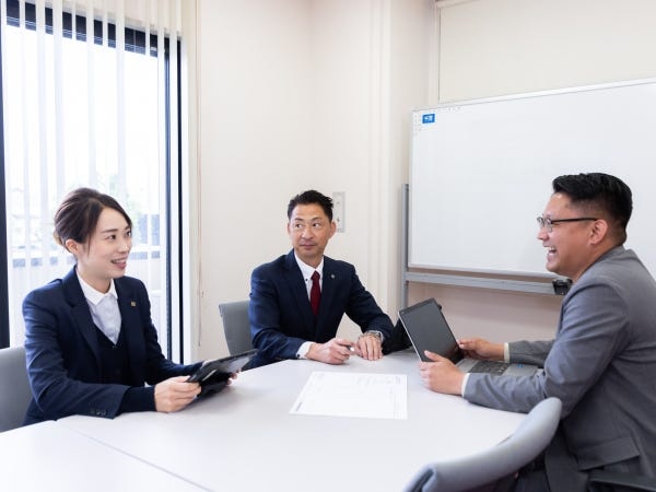 先輩によるフォロー体制が整っているのも当社の特徴。「家族構成」「資産の保有状況」「資産の活用状況」をお聞きできれば、上司に任せられます。