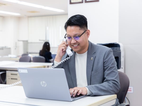 先輩のほとんどが営業・業界未経験で入社しています。入社後に研修を用意していますので、専門知識やスキルは一切必要ありません。