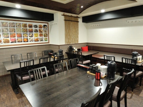 ※店内-テーブル席全景