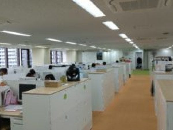 2021年に新オフィスへ移転。綺麗なオフィスで気持ちよく仕事ができます。