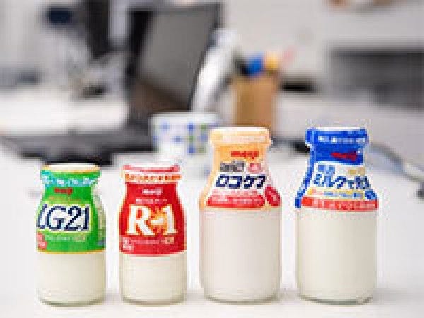 Ｒ－１ヨーグルトをはじめとする明治の健康宅配商品をお客さまに配達します。