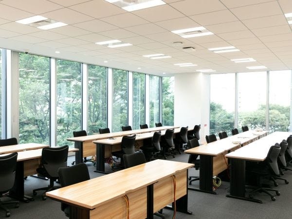 青葉通りの並木が見える部屋で作業ができるかも？？