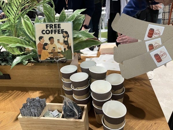 コーヒーや紅茶の無料配布や参加自由のイベントも実施しております！